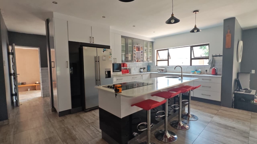 6 Bedroom Property for Sale in Cashan North West